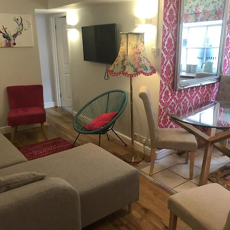 2 Bed, Ground Floor Bijou Georgian City Apartment บาธ ภายนอก รูปภาพ
