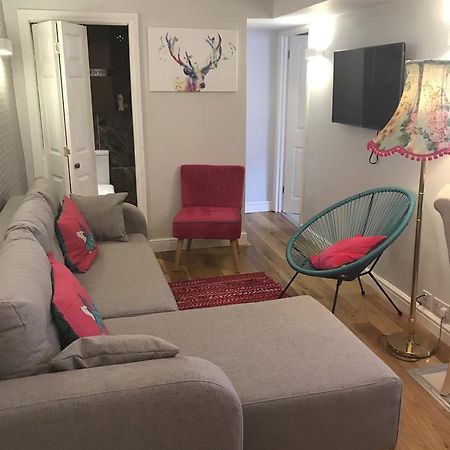 2 Bed, Ground Floor Bijou Georgian City Apartment บาธ ภายนอก รูปภาพ