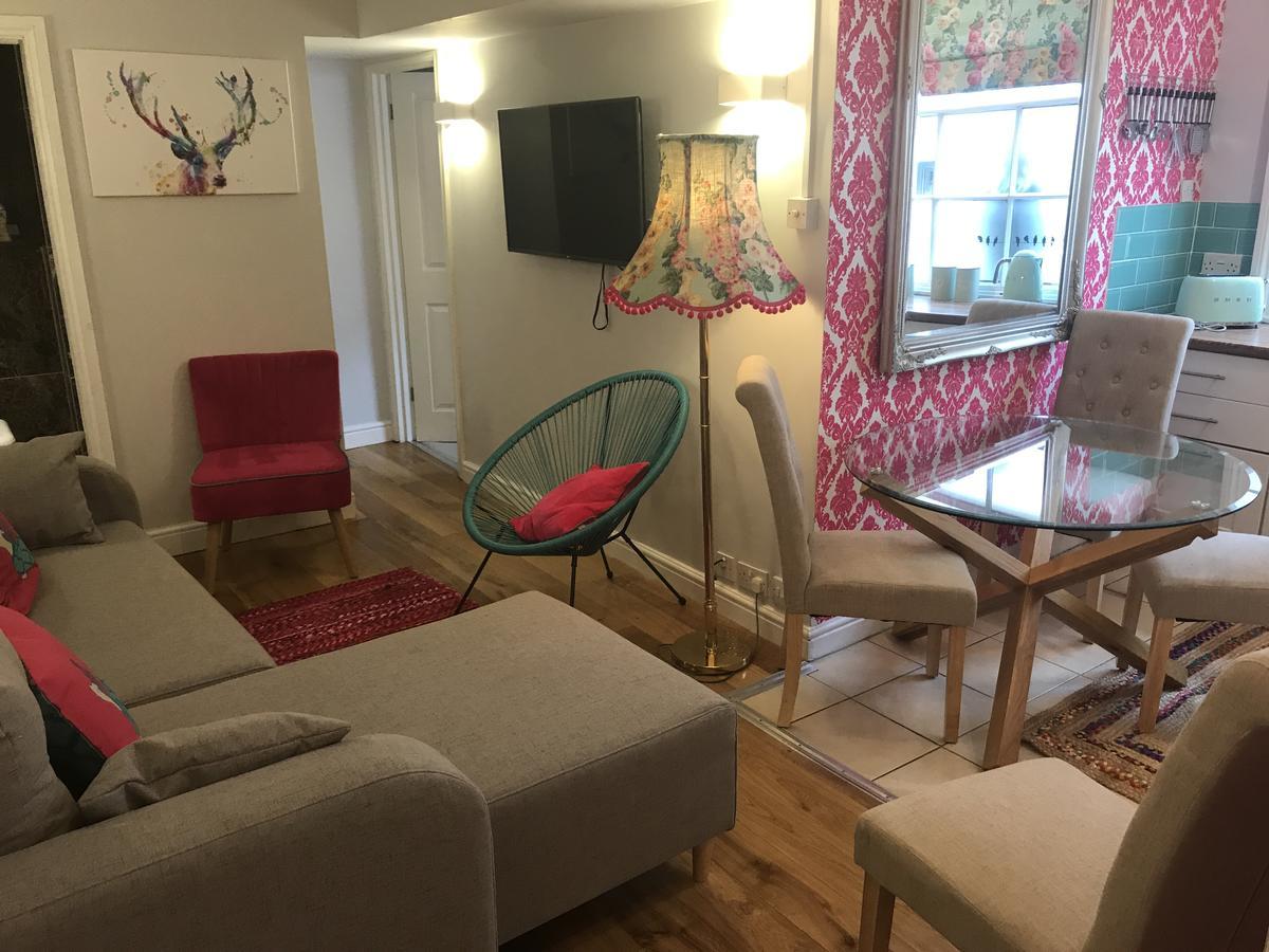 2 Bed, Ground Floor Bijou Georgian City Apartment บาธ ภายนอก รูปภาพ