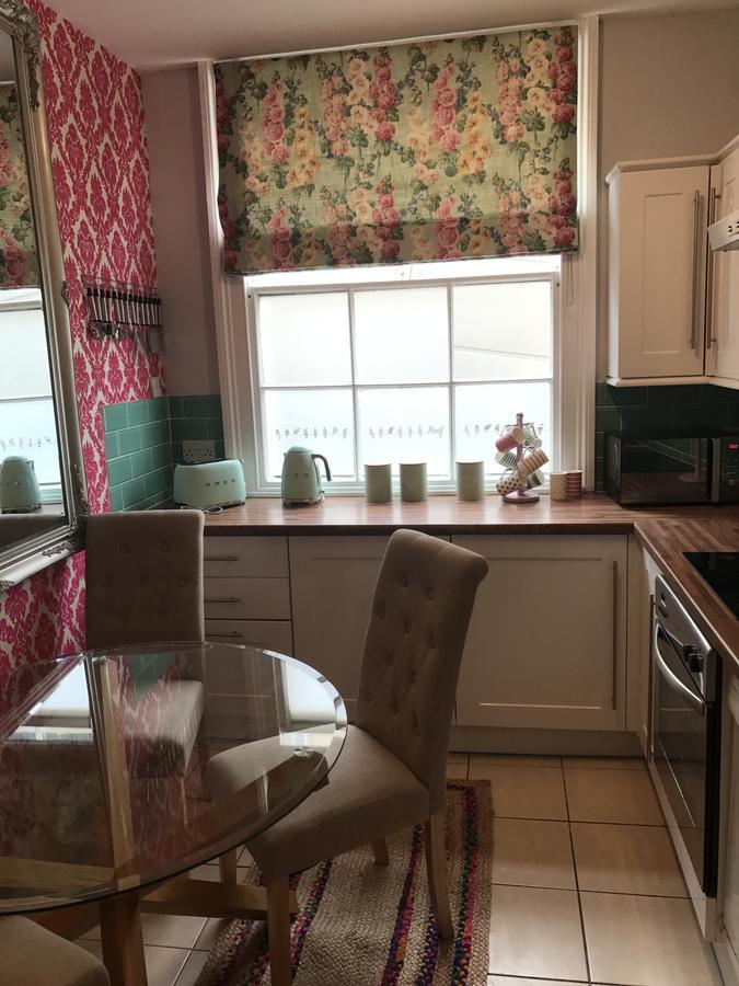 2 Bed, Ground Floor Bijou Georgian City Apartment บาธ ภายนอก รูปภาพ