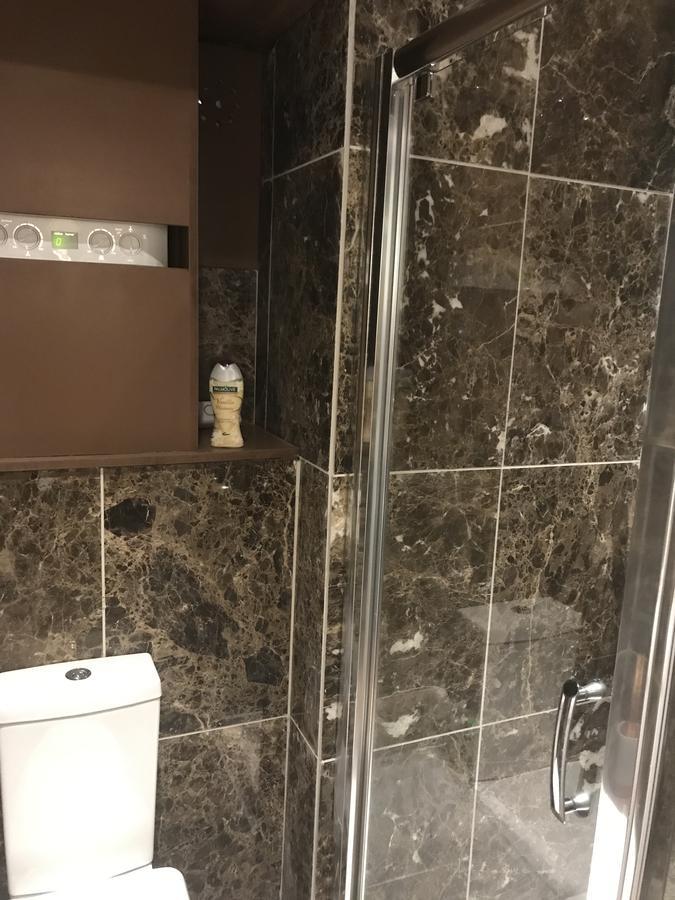 2 Bed, Ground Floor Bijou Georgian City Apartment บาธ ภายนอก รูปภาพ