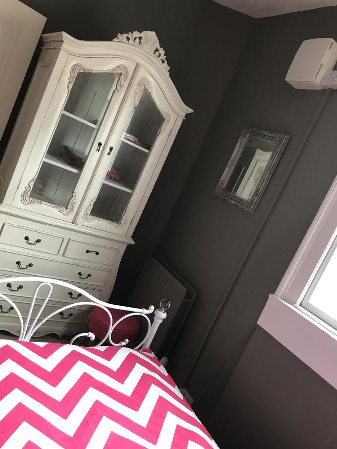 2 Bed, Ground Floor Bijou Georgian City Apartment บาธ ภายนอก รูปภาพ